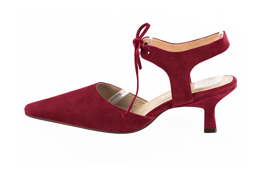 Burgundy red elegant closed-toe heels, with an instep strap. Tapered toe. Medium spool heels. - Florence KOOIJMAN
